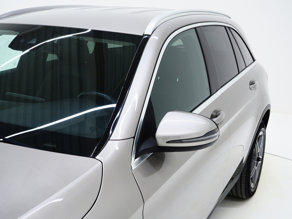 Mercedes-Benz GLC 300e 4MATIC AMG 51