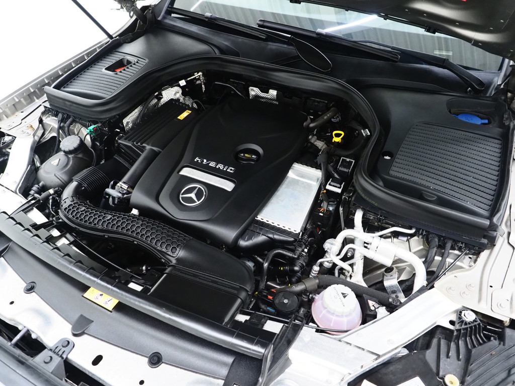 Mercedes-Benz GLC 300e 4MATIC AMG 6