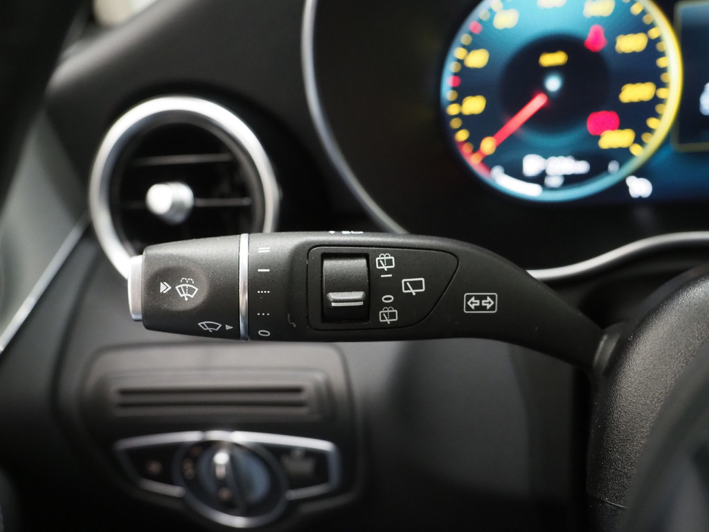 Mercedes-Benz GLC 300e 4MATIC AMG 60