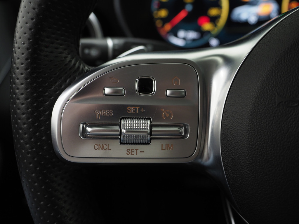 Mercedes-Benz GLC 300e 4MATIC AMG 61