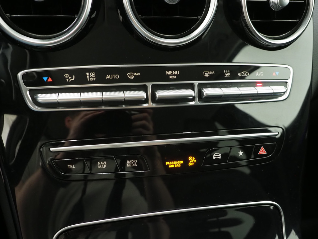 Mercedes-Benz GLC 300e 4MATIC AMG 71