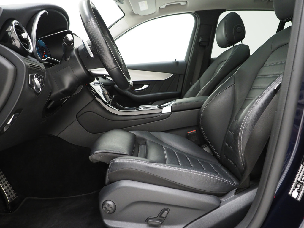Mercedes-Benz GLC 300e 4MATIC AMG 14