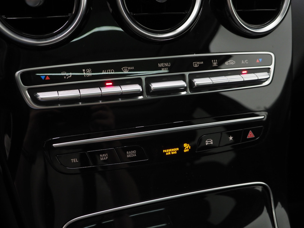 Mercedes-Benz GLC 300e 4MATIC AMG 28