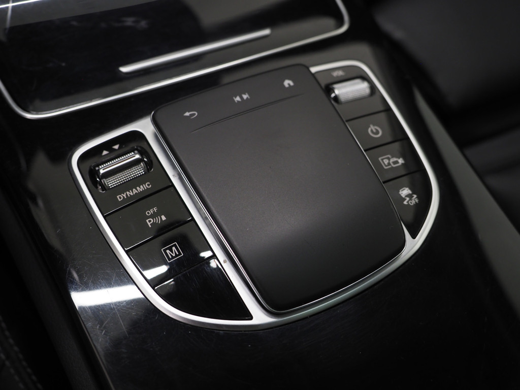 Mercedes-Benz GLC 300e 4MATIC AMG 29