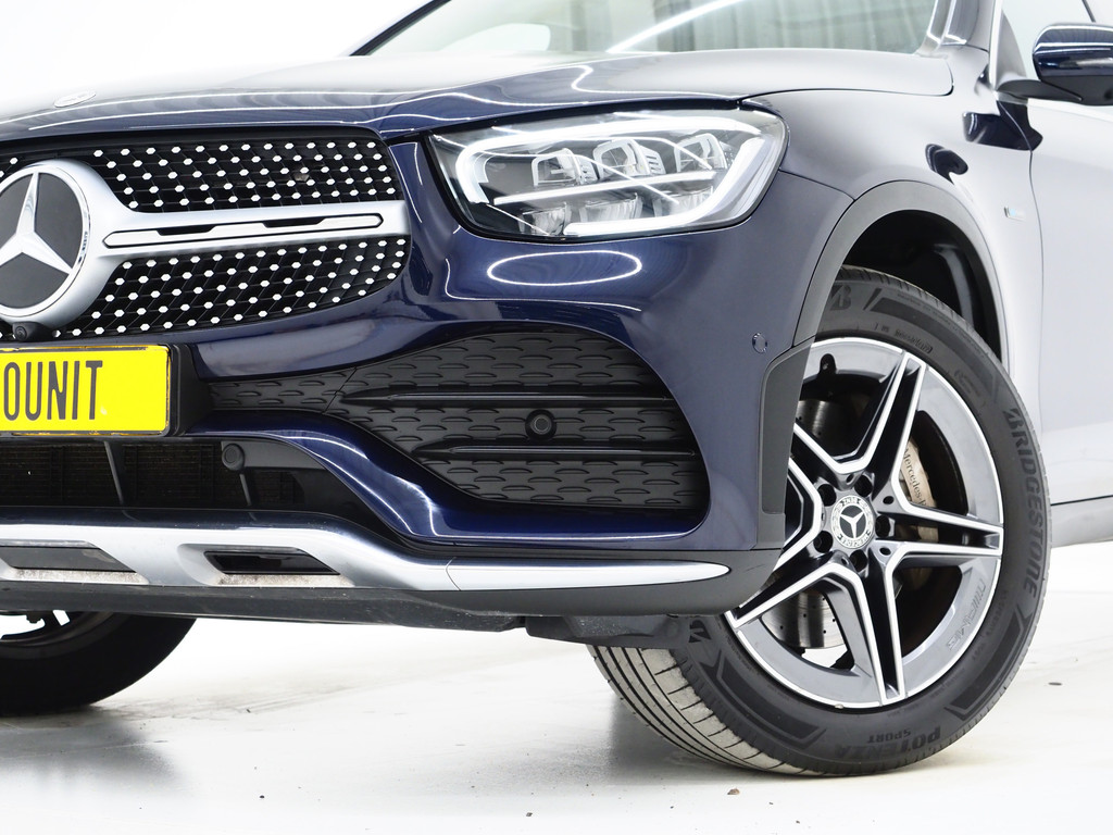 Mercedes-Benz GLC 300e 4MATIC AMG 5