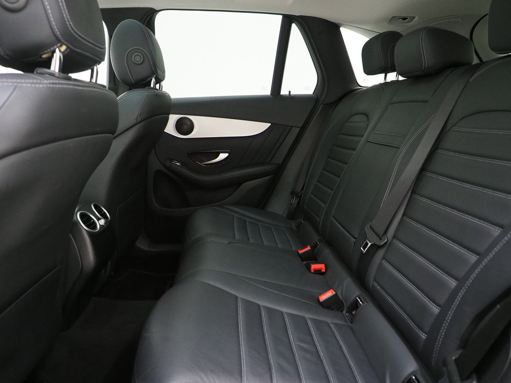 Mercedes-Benz GLC 300e 4MATIC AMG 68