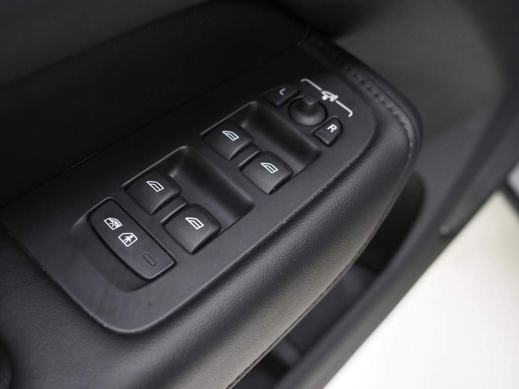 Volvo XC60 2.0 T6 Plug-in hybrid AWD Ultimate Dark Long Range 19