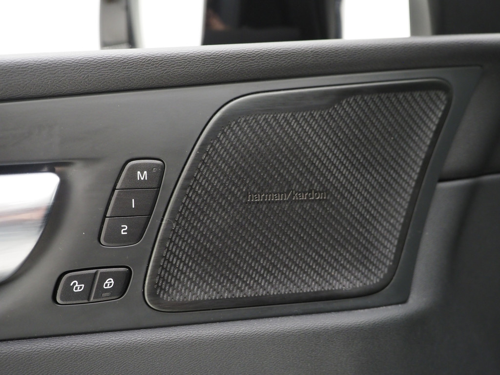 Volvo XC60 2.0 T6 Plug-in hybrid AWD Ultimate Dark Long Range 62