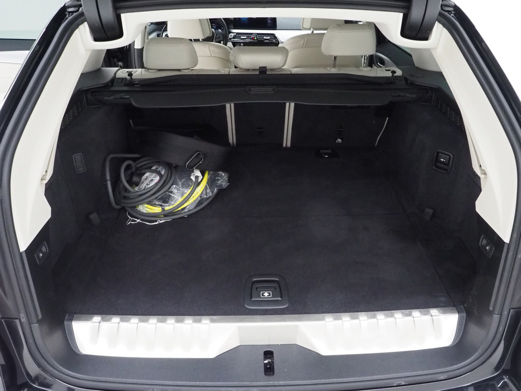BMW 5 Serie Touring 530e Shadow Line 38