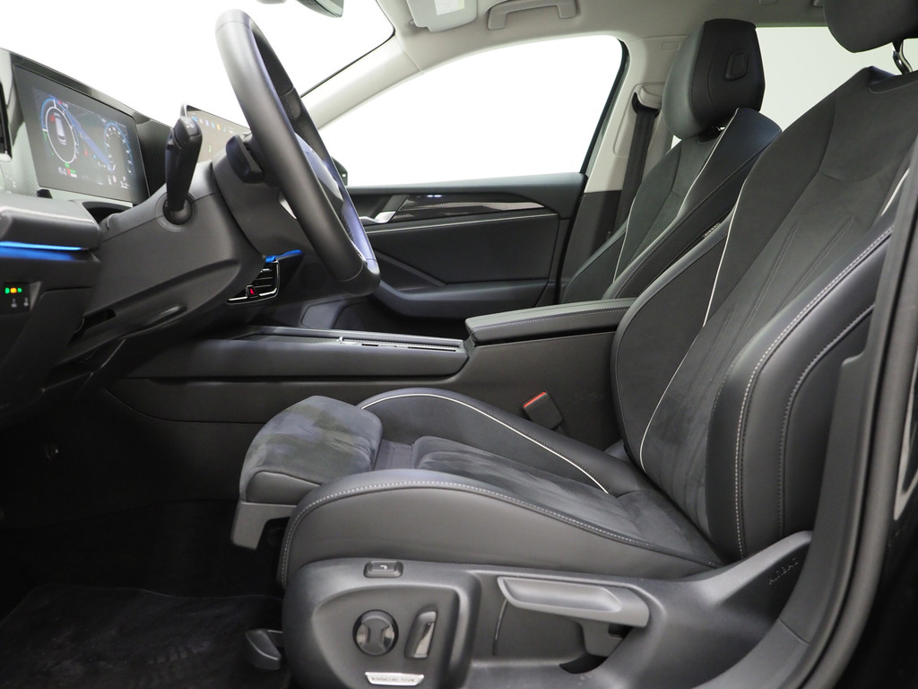 Volkswagen Passat Variant 1.5 eHybrid 204PK 14