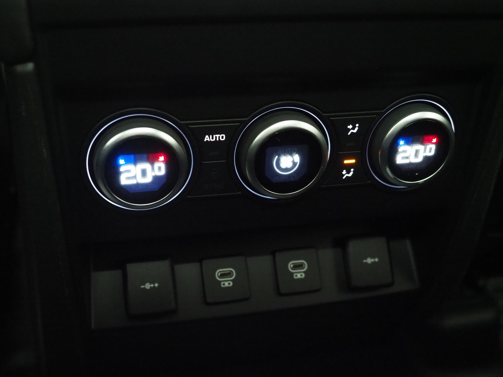 Land Rover Defender 110 2.0 P400e 110 Urban WideTrack Look 40