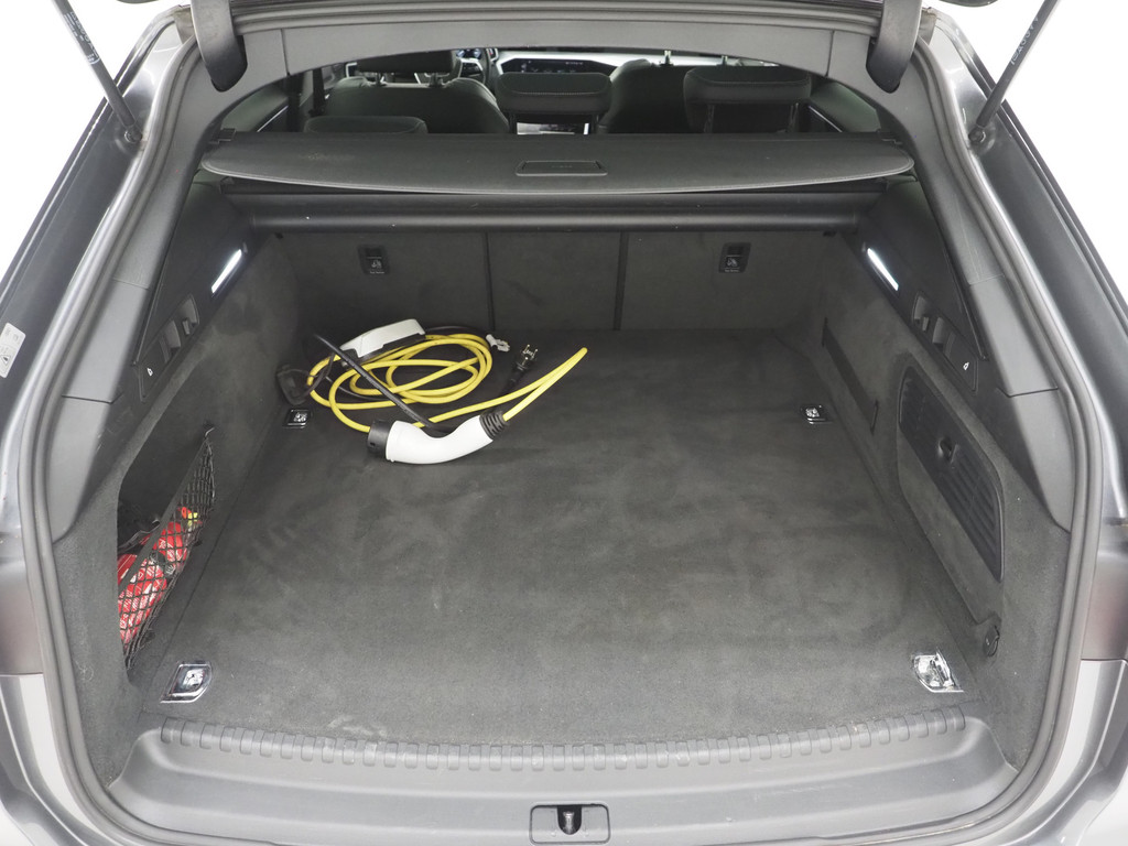 Audi A6 Avant 55 TFSI e quattro Competition Full Black 42