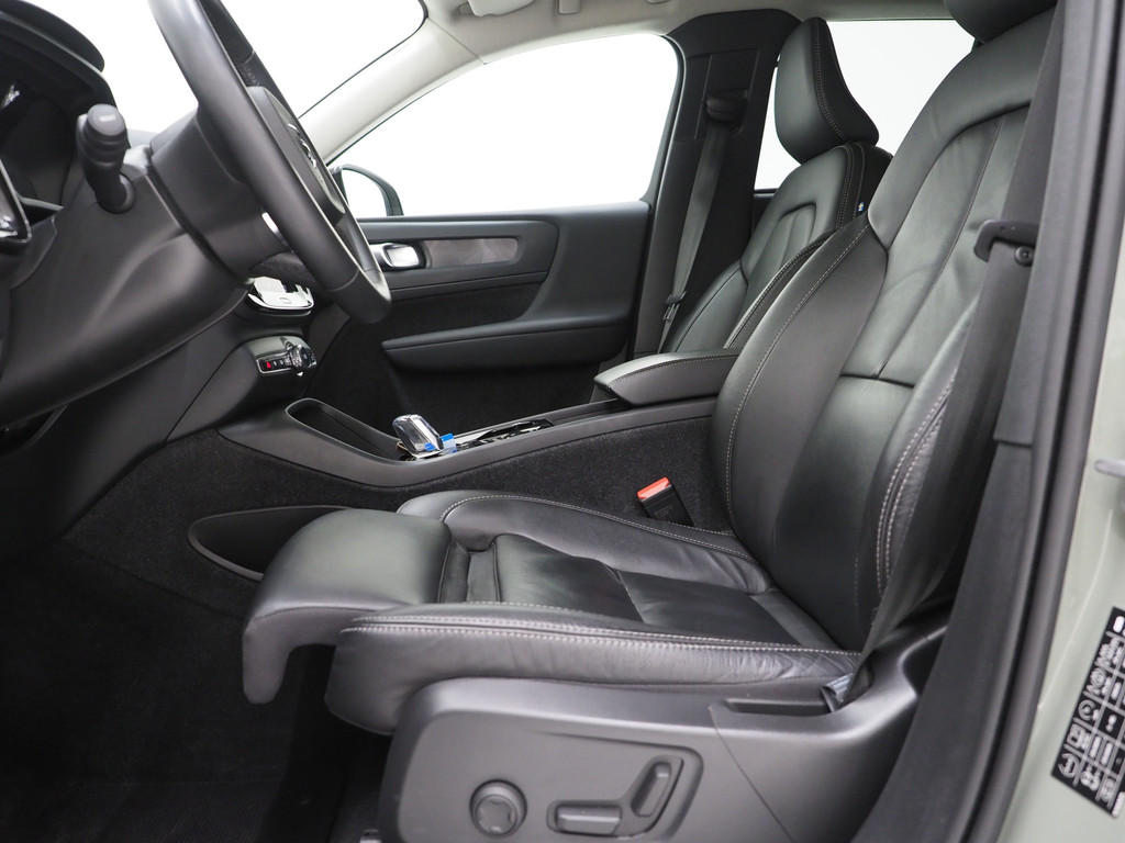 Volvo XC40 1.5 T5 Plug-in hybrid Plus Dark 17