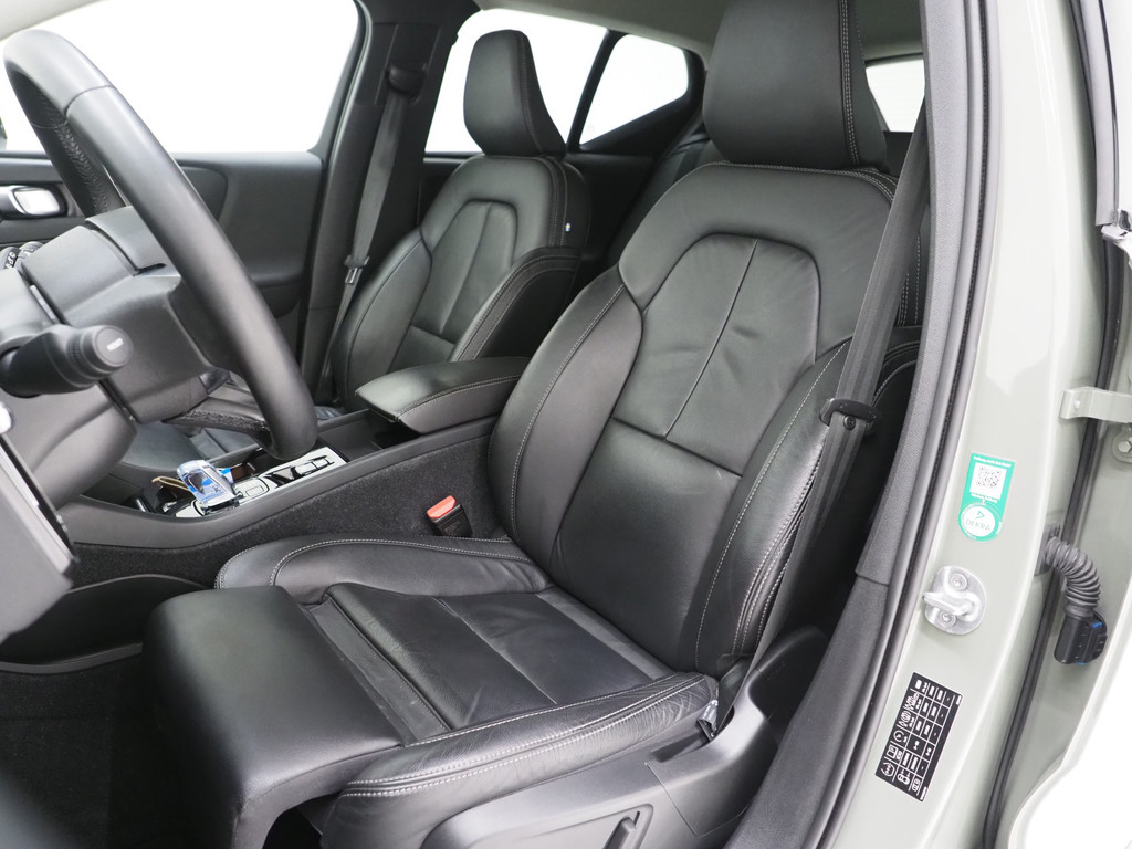 Volvo XC40 1.5 T5 Plug-in hybrid Plus Dark 3