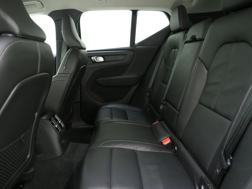 Volvo XC40 1.5 T5 Plug-in hybrid Plus Dark 39
