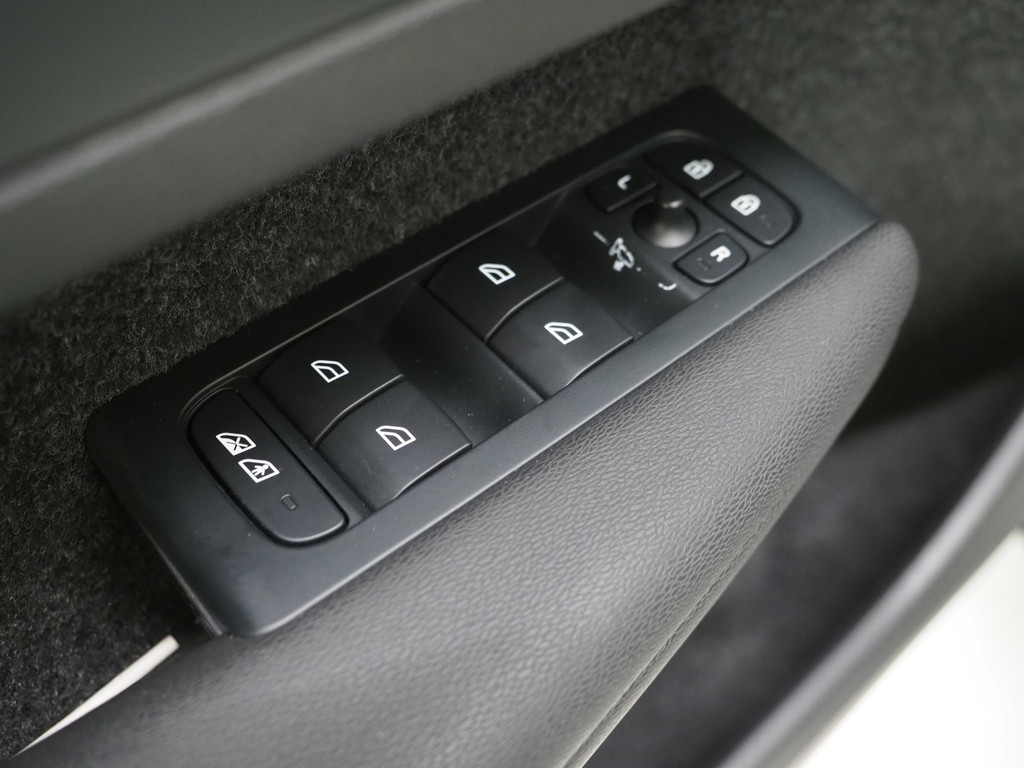 Volvo XC40 1.5 T5 Plug-in hybrid Plus Dark 64