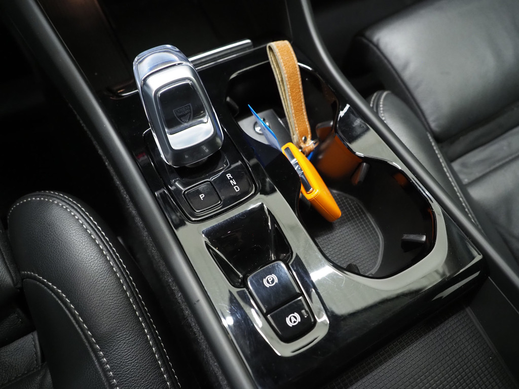 Volvo XC40 1.5 T5 Plug-in hybrid Plus Dark 80