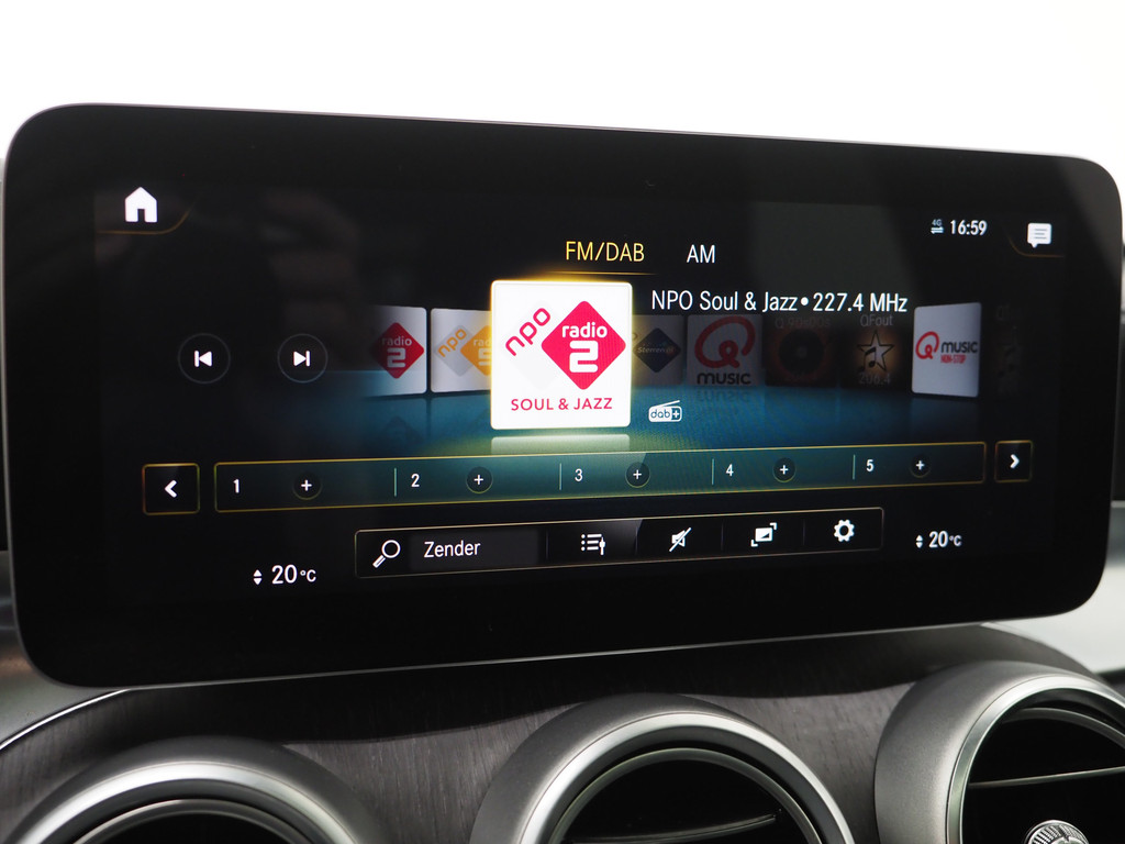 Mercedes-Benz GLC Coupé 300e 4MATIC 27