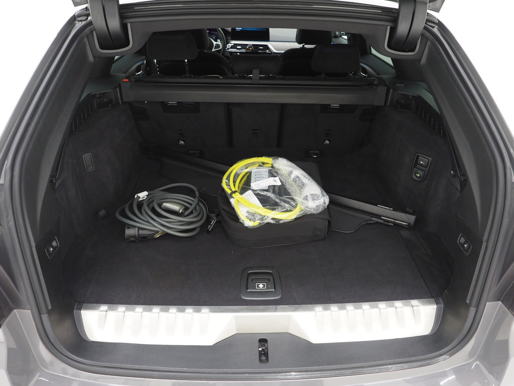 BMW 5 Serie Touring 530e M Sport Shadow Line 86