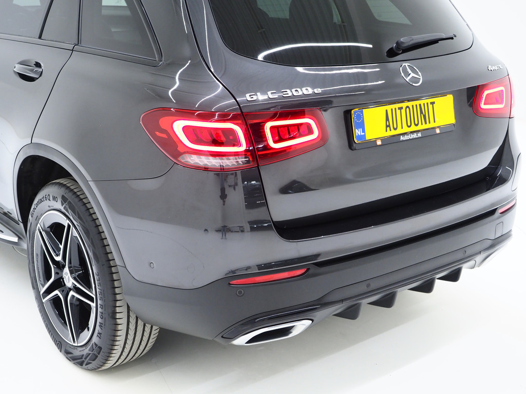 Mercedes-Benz GLC 300e 4MATIC AMG Full Black 13