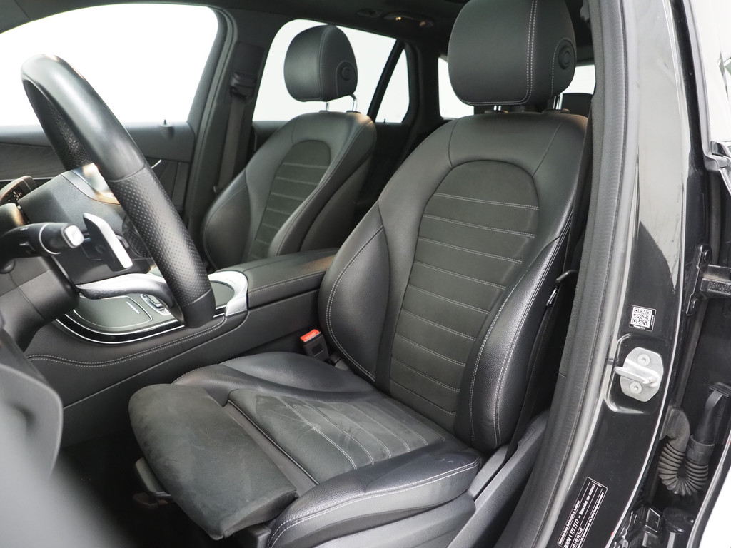 Mercedes-Benz GLC 300e 4MATIC AMG Full Black 3