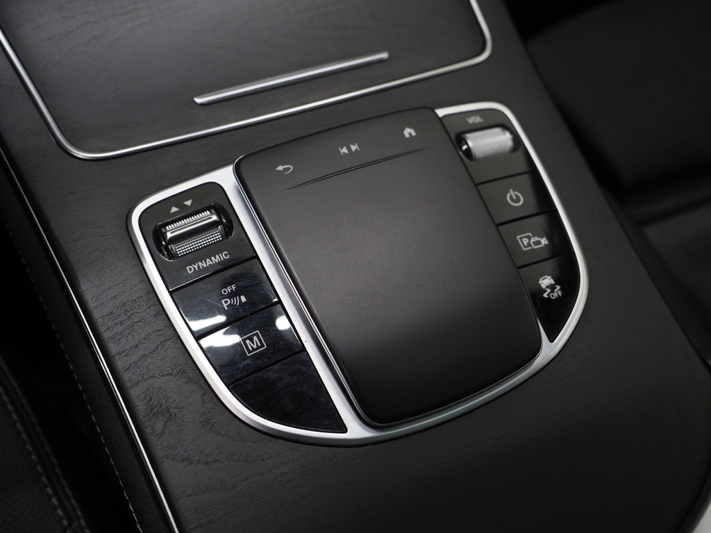 Mercedes-Benz GLC 300e 4MATIC AMG Full Black 67