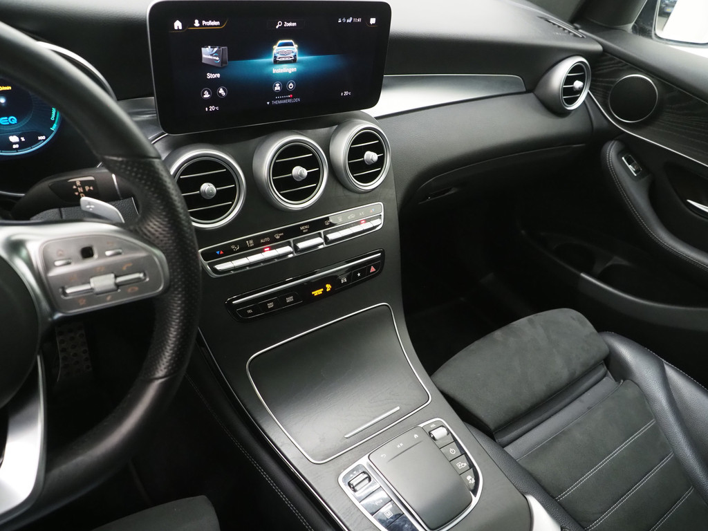 Mercedes-Benz GLC 300e 4MATIC AMG Full Black 68