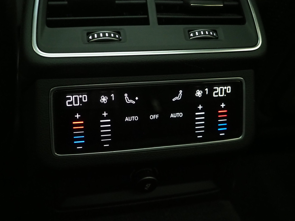 Audi A6 Avant 55 TFSI e quattro Full Black 38