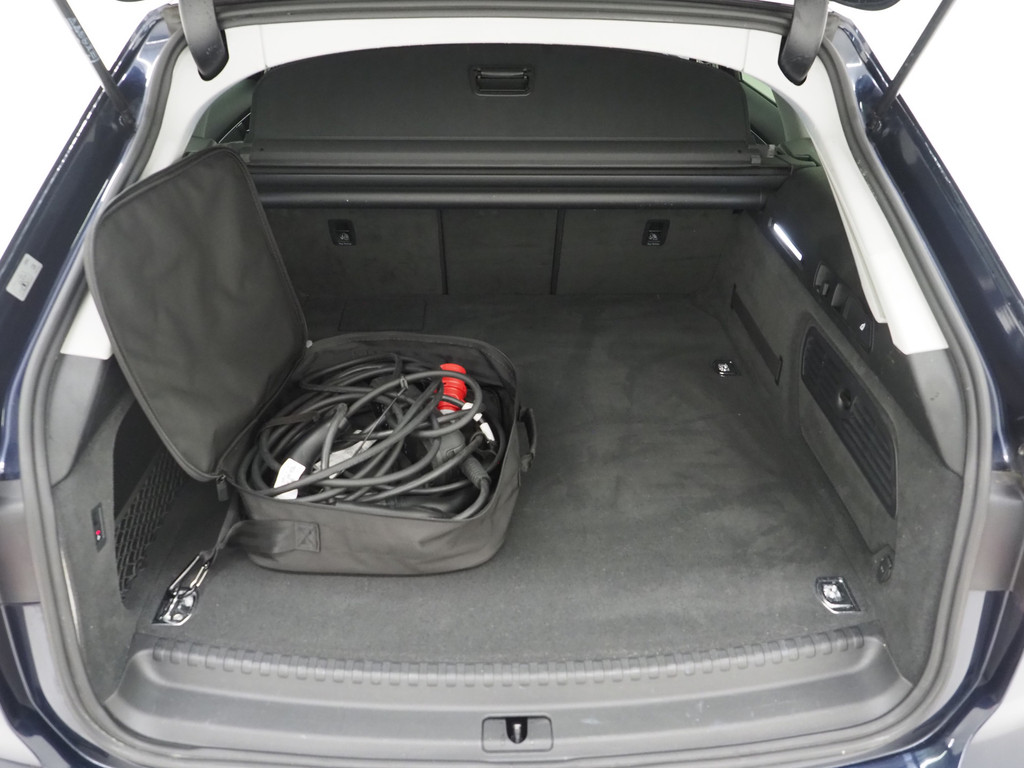 Audi A6 Avant 55 TFSI e quattro Full Black 42