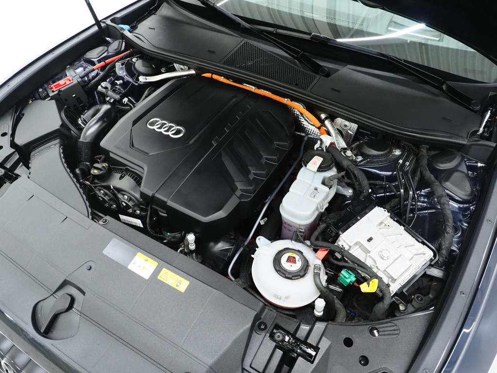 Audi A6 Avant 55 TFSI e quattro Full Black 6