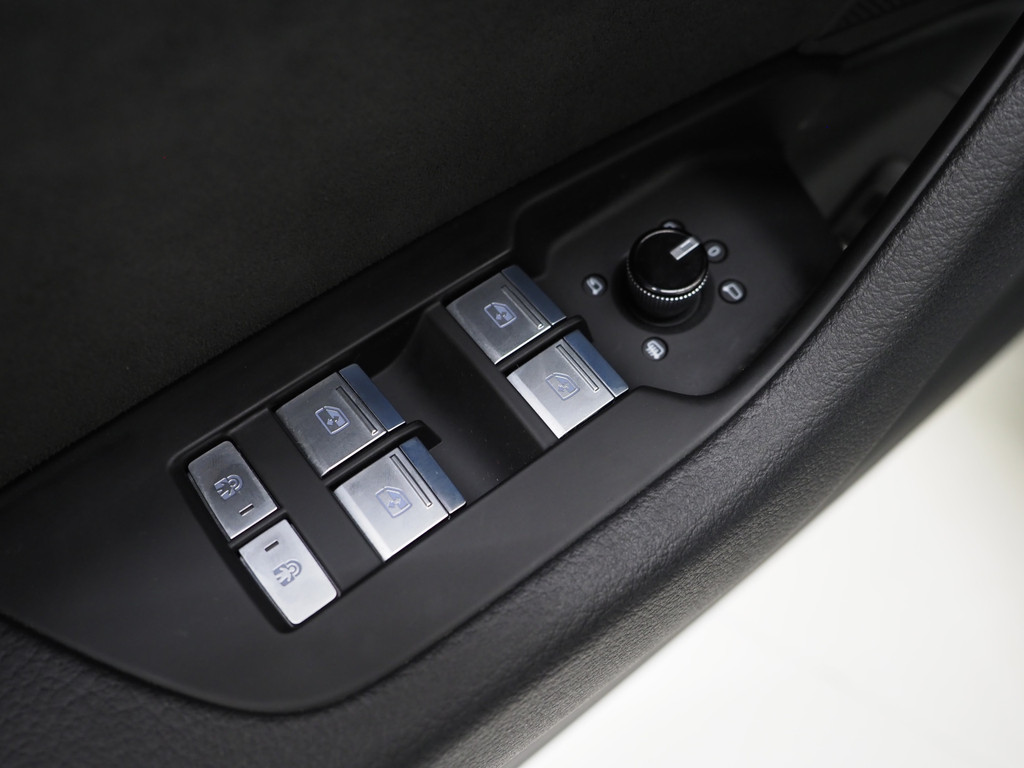 Audi A6 Avant 55 TFSI e quattro Full Black 65