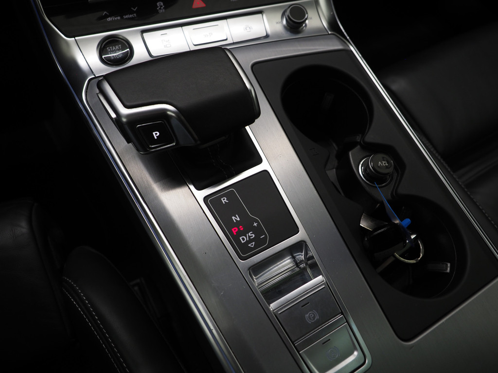 Audi A6 Avant 55 TFSI e quattro Full Black 82