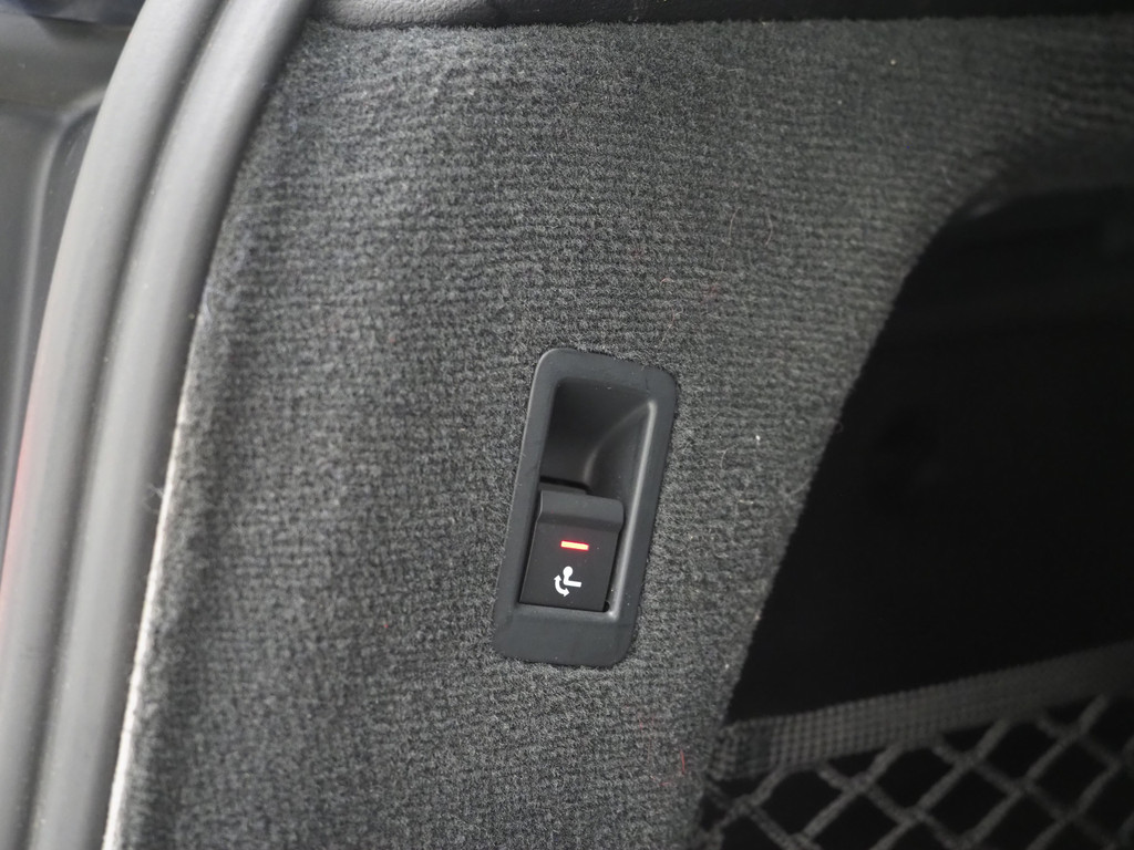 Audi A6 Avant 55 TFSI e quattro Full Black 90