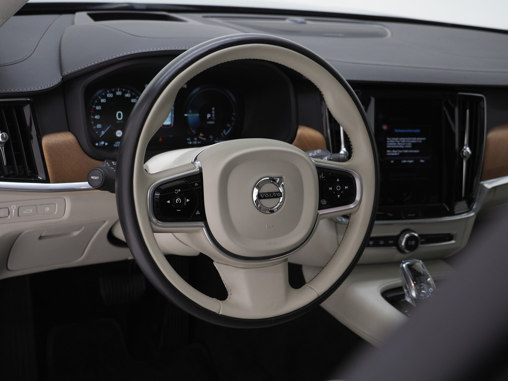Volvo V90 2.0 T8 AWD Inscription 64