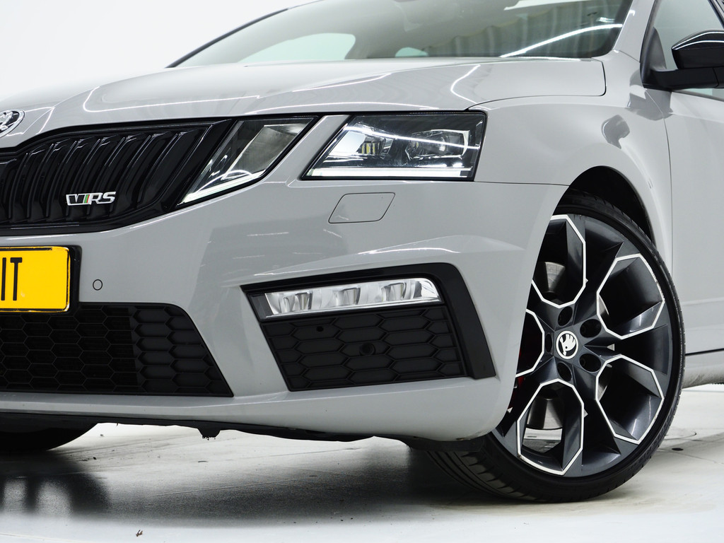 Škoda Octavia Combi 2.0 TSI RS 245PK 47