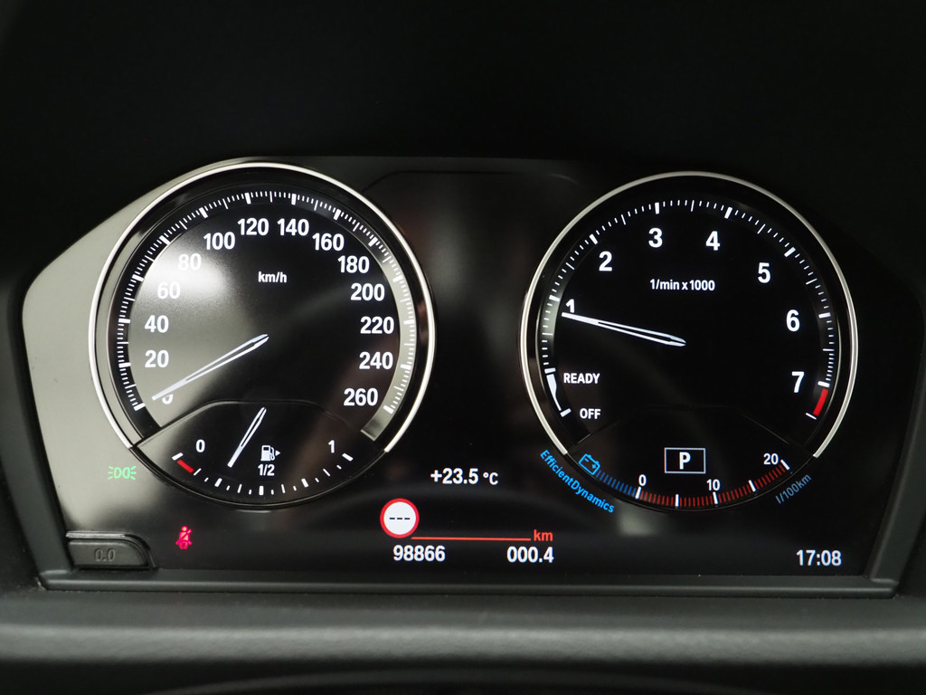 BMW X1 sDrive20i M Sport Full Black 23