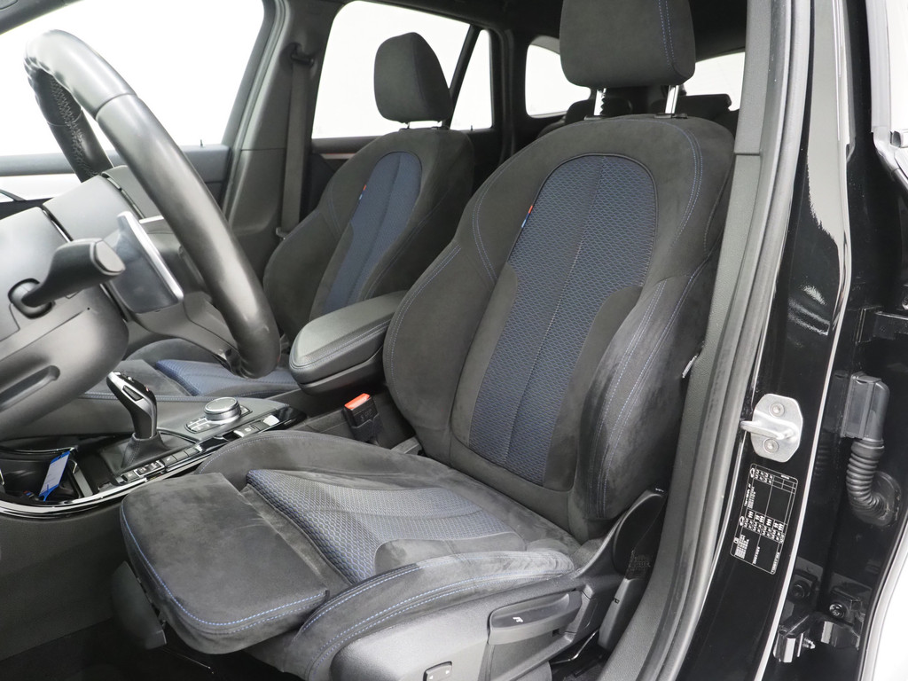 BMW X1 sDrive20i M Sport Full Black 3