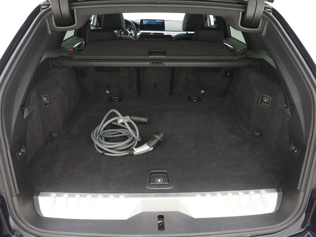 BMW 5 Serie Touring 530e M Sport Shadow Line 43