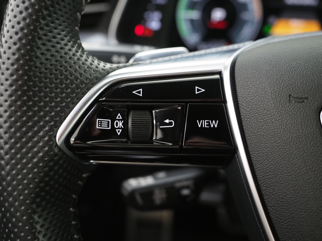 Audi A6 Avant 55 TFSI e quattro Full Black 22