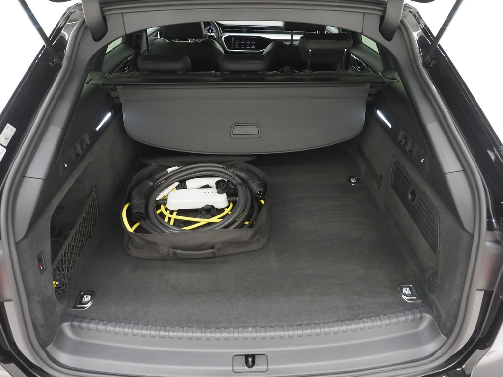 Audi A6 Avant 55 TFSI e quattro Full Black 37