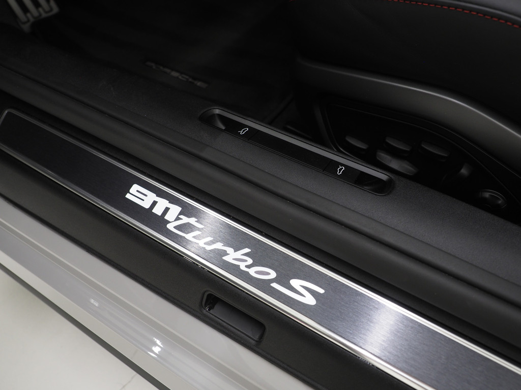 Porsche 911 3.8 Turbo S 28