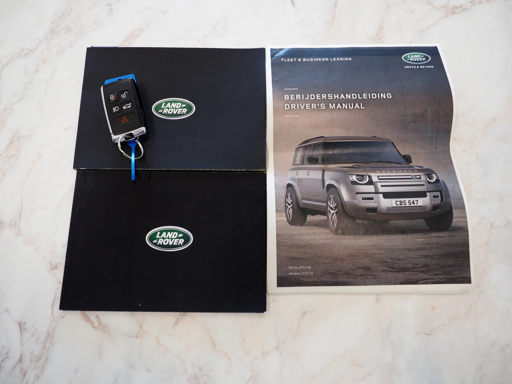 Land Rover Defender 110 2.0 P400e 43