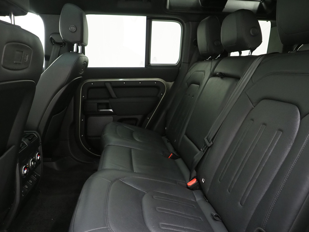 Land Rover Defender 110 2.0 P400e 67