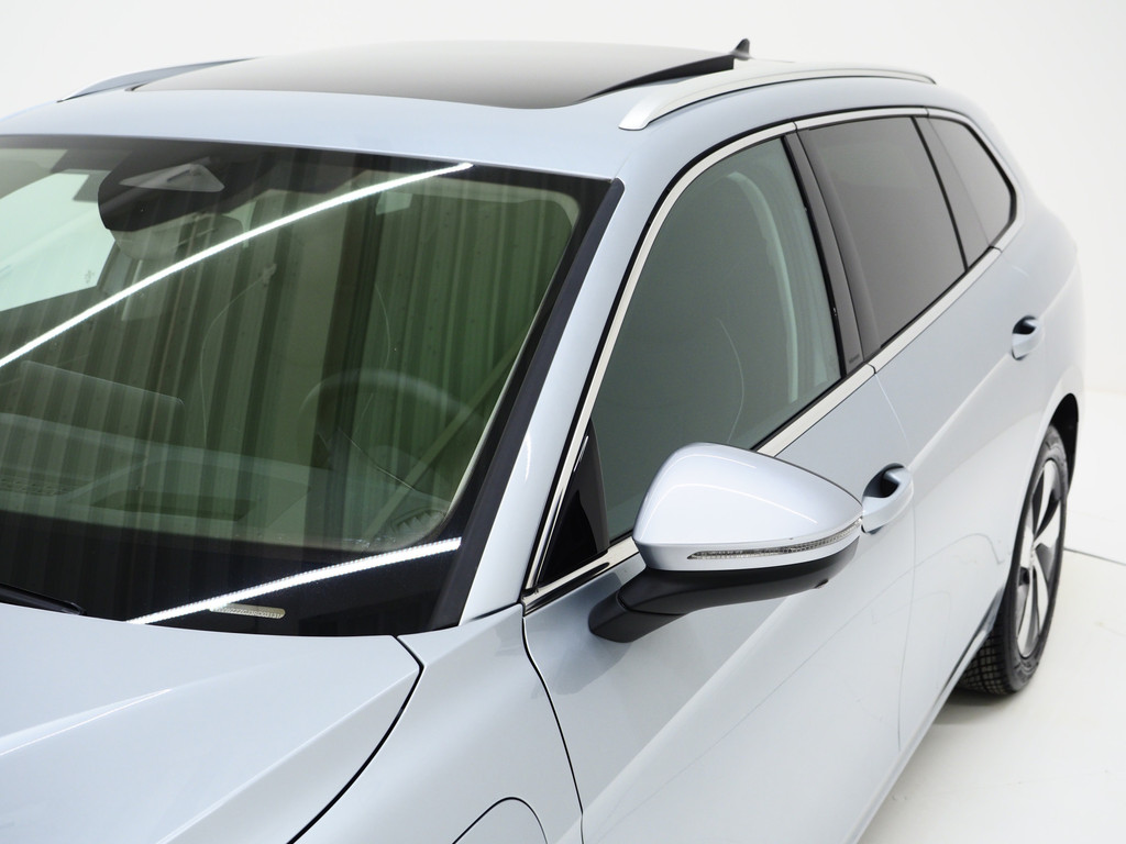 Volkswagen Passat Variant 1.5 eHybrid Elegance 12