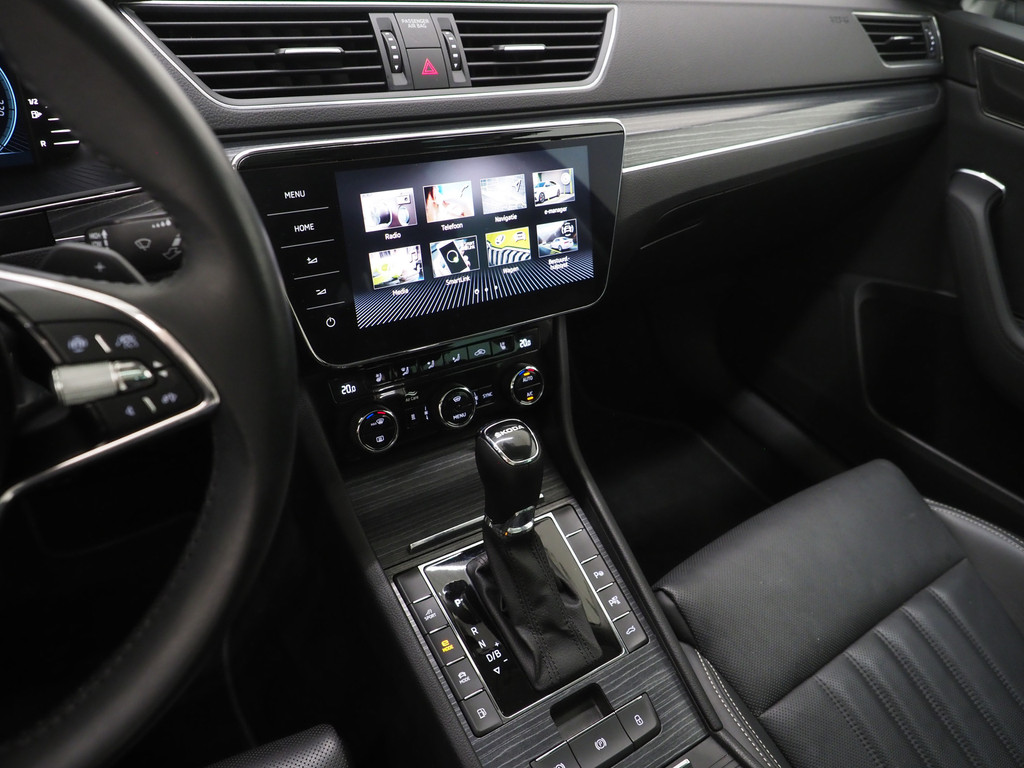 Škoda Superb Combi 1.4 TSI iV Style 37