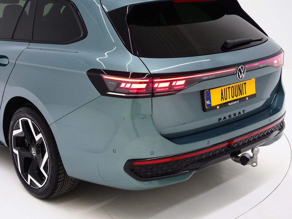 Volkswagen Passat Variant 1.5 eHybrid R-Line Edition 13
