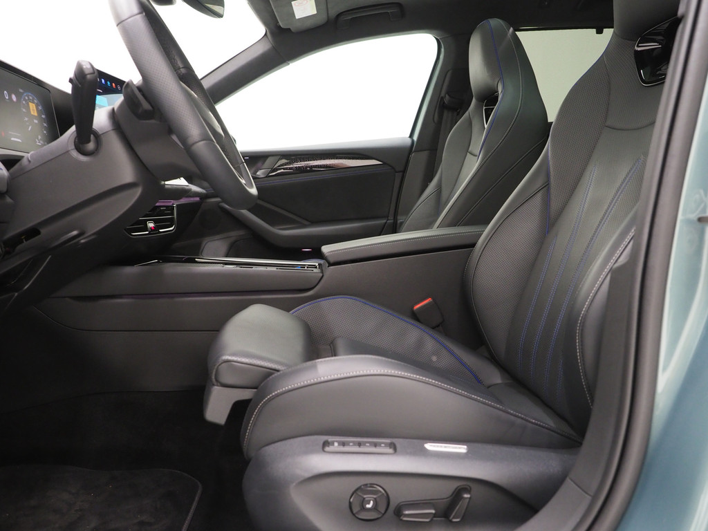 Volkswagen Passat Variant 1.5 eHybrid R-Line Edition 16