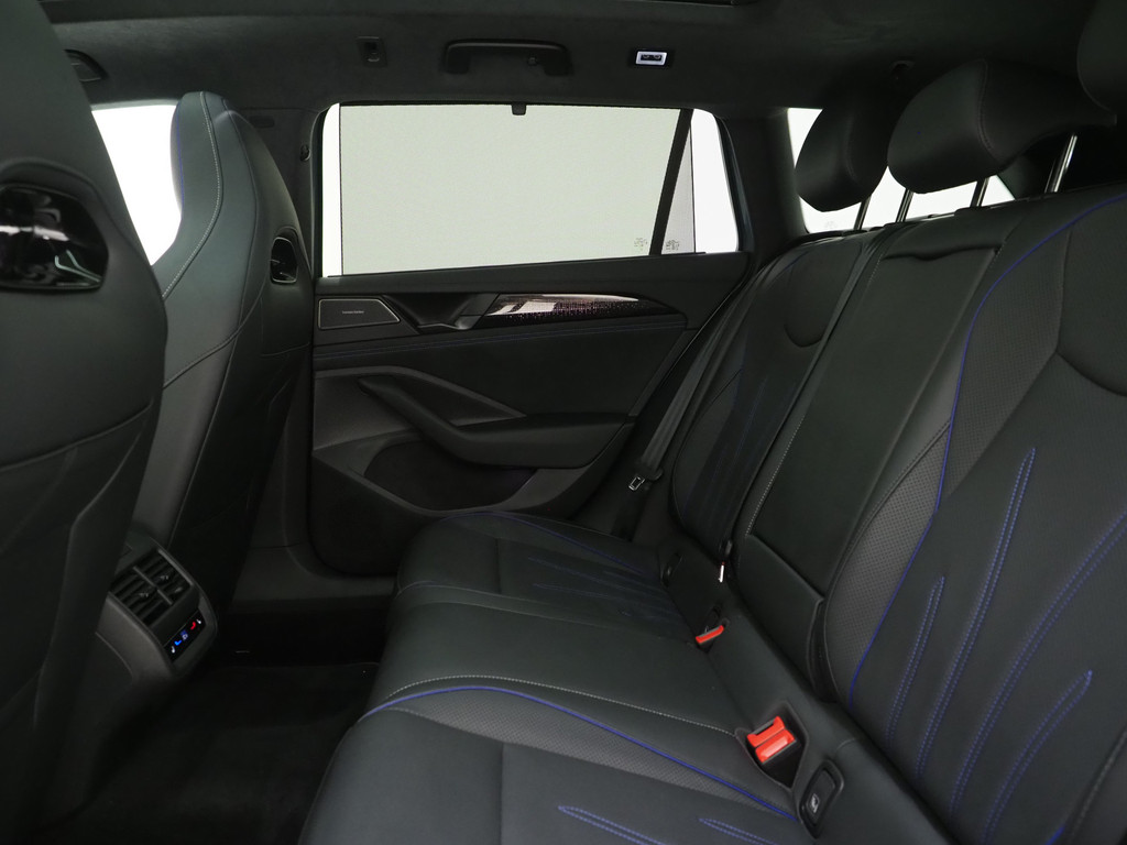 Volkswagen Passat Variant 1.5 eHybrid R-Line Edition 45