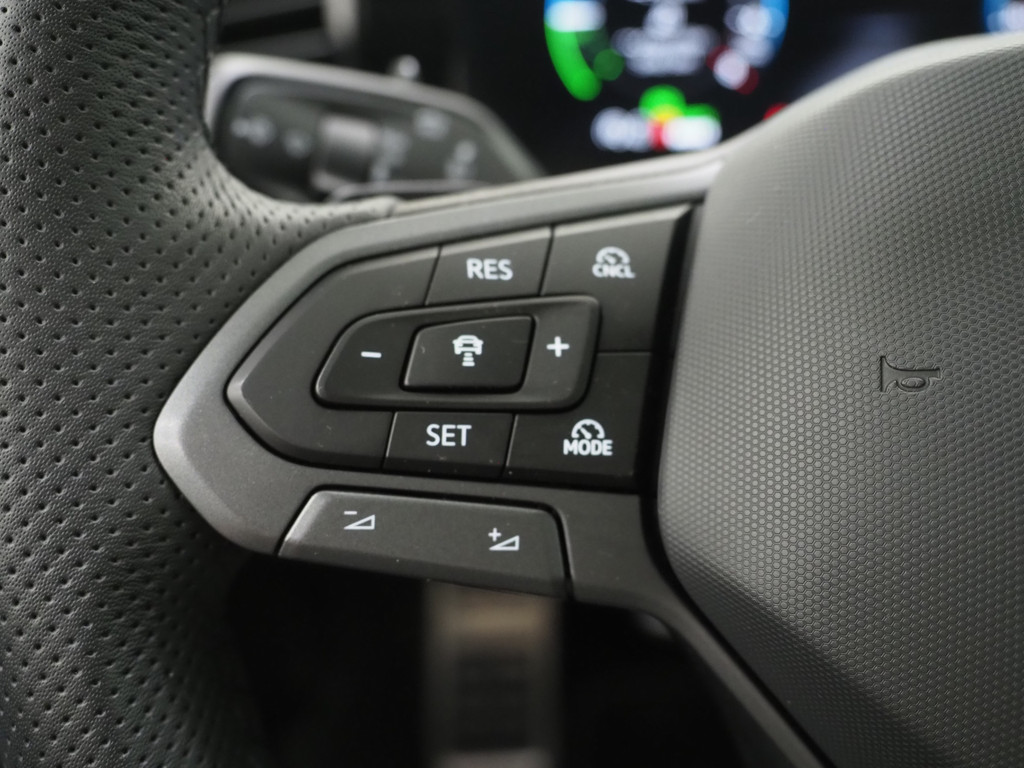 Volkswagen Passat Variant 1.5 eHybrid R-Line Edition 75