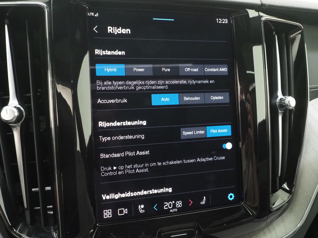 Volvo XC60 2.0 T6 Plug-in hybrid AWD Ultimate 32